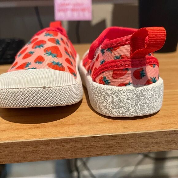 NWOT DSG water shoes strawberries size 4 - Picture 7 of 11